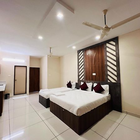 Gypsy Hotel Cusat Kochi Екстериор снимка