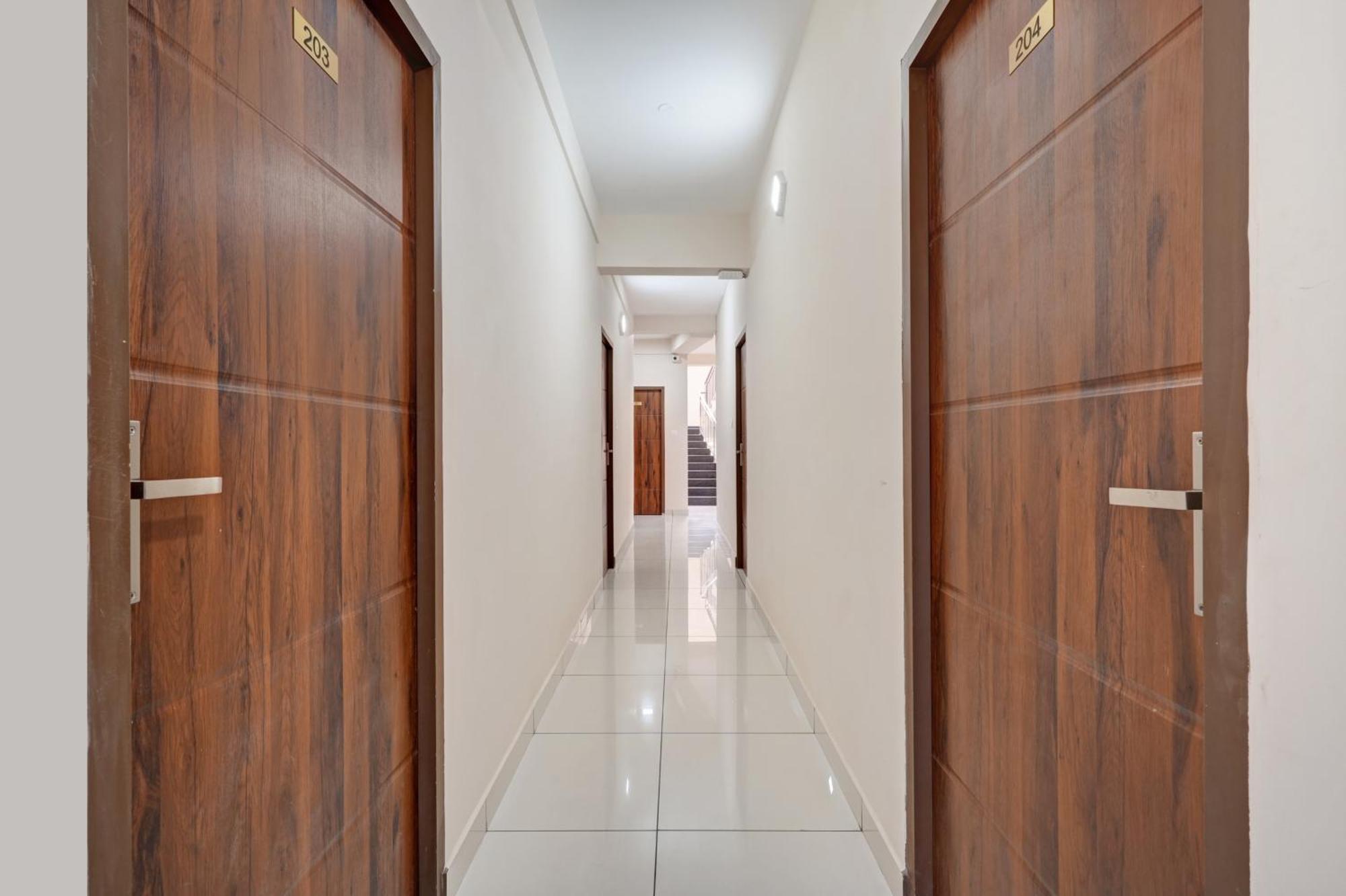 Gypsy Hotel Cusat Kochi Екстериор снимка