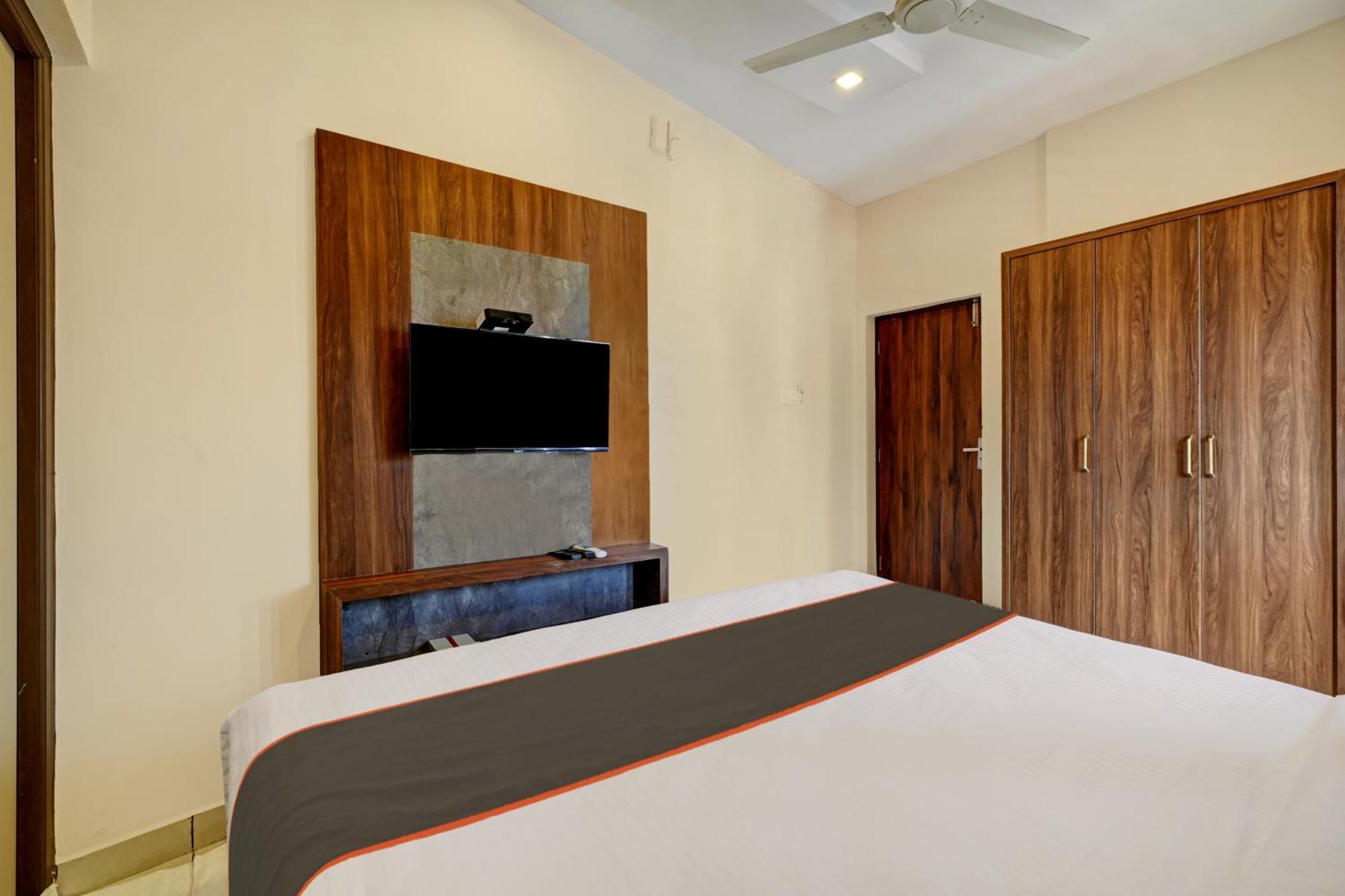 Gypsy Hotel Cusat Kochi Екстериор снимка