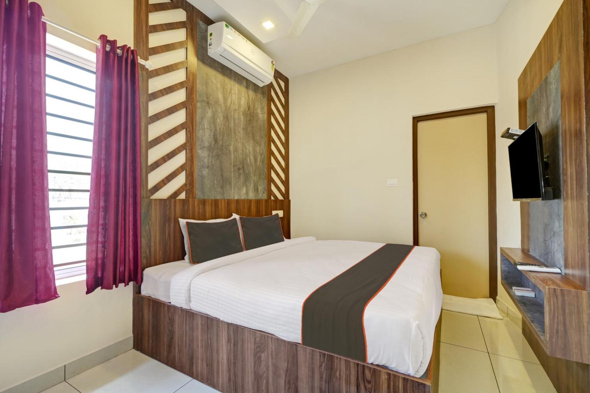 Gypsy Hotel Cusat Kochi Екстериор снимка