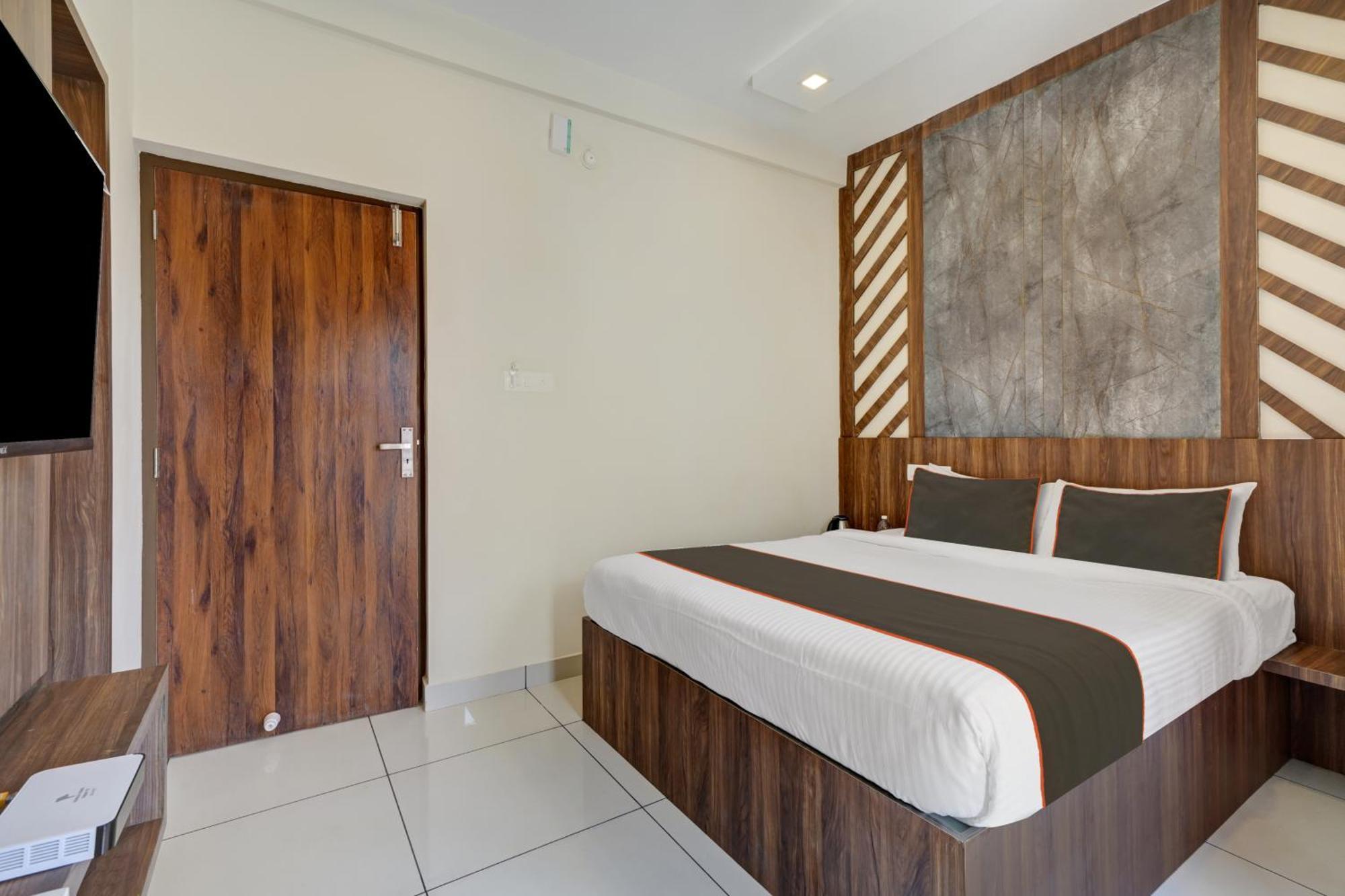 Gypsy Hotel Cusat Kochi Екстериор снимка