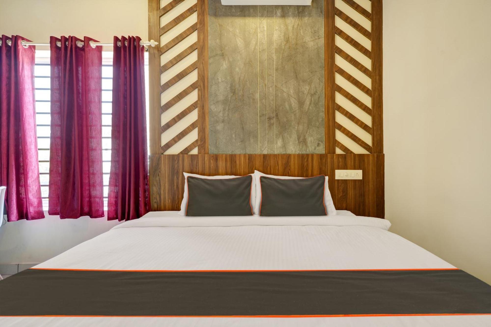Gypsy Hotel Cusat Kochi Екстериор снимка
