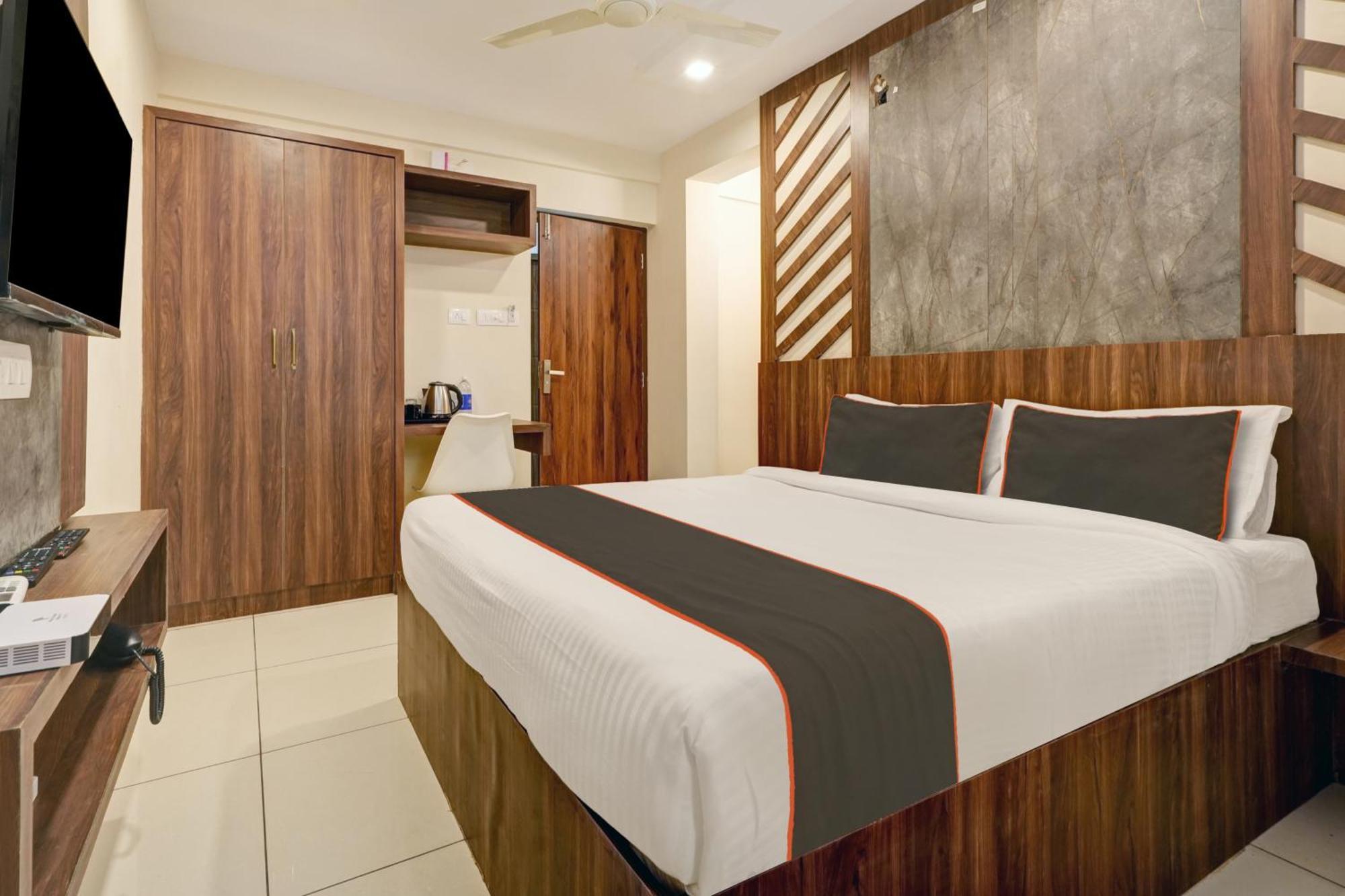 Gypsy Hotel Cusat Kochi Екстериор снимка