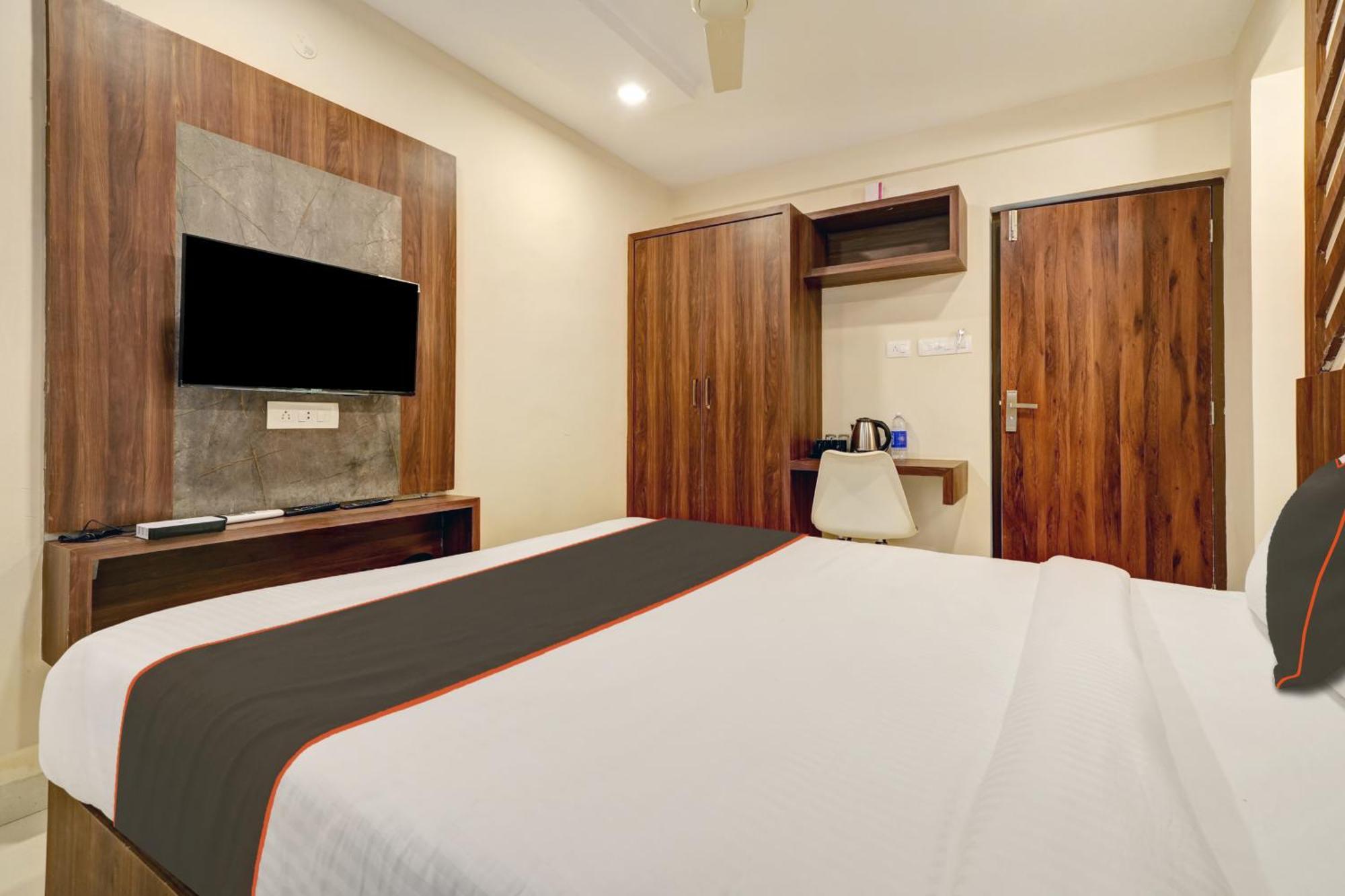 Gypsy Hotel Cusat Kochi Екстериор снимка