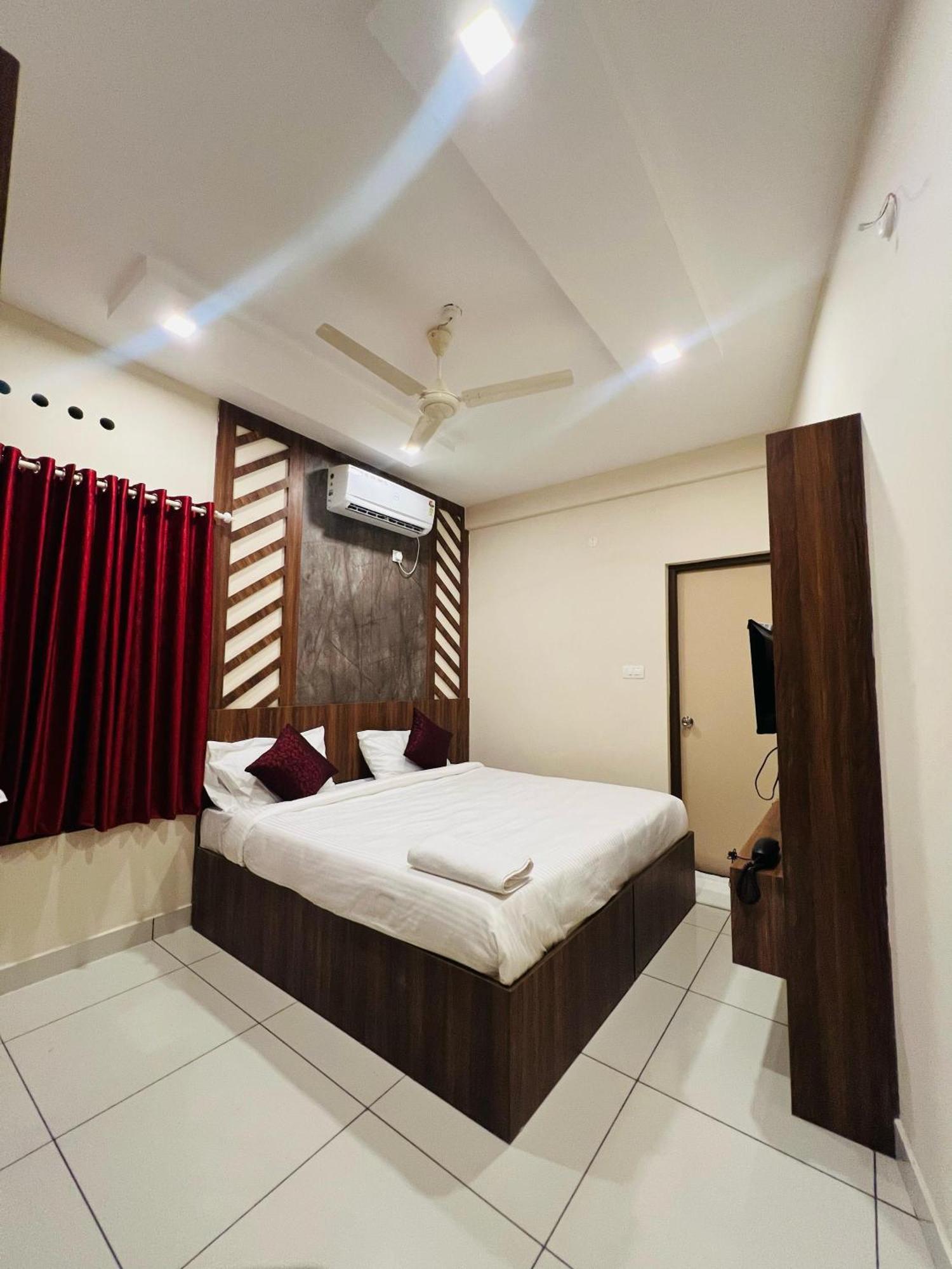 Gypsy Hotel Cusat Kochi Екстериор снимка