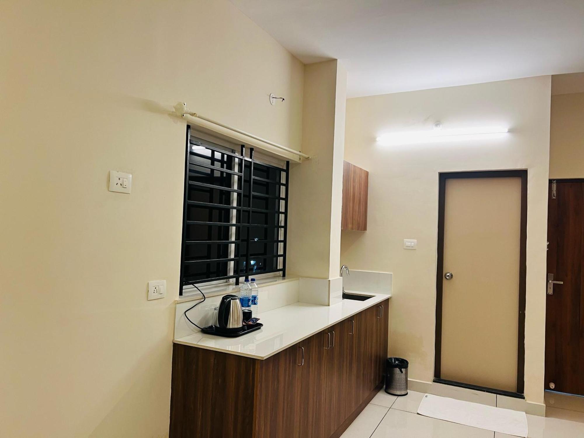 Gypsy Hotel Cusat Kochi Екстериор снимка