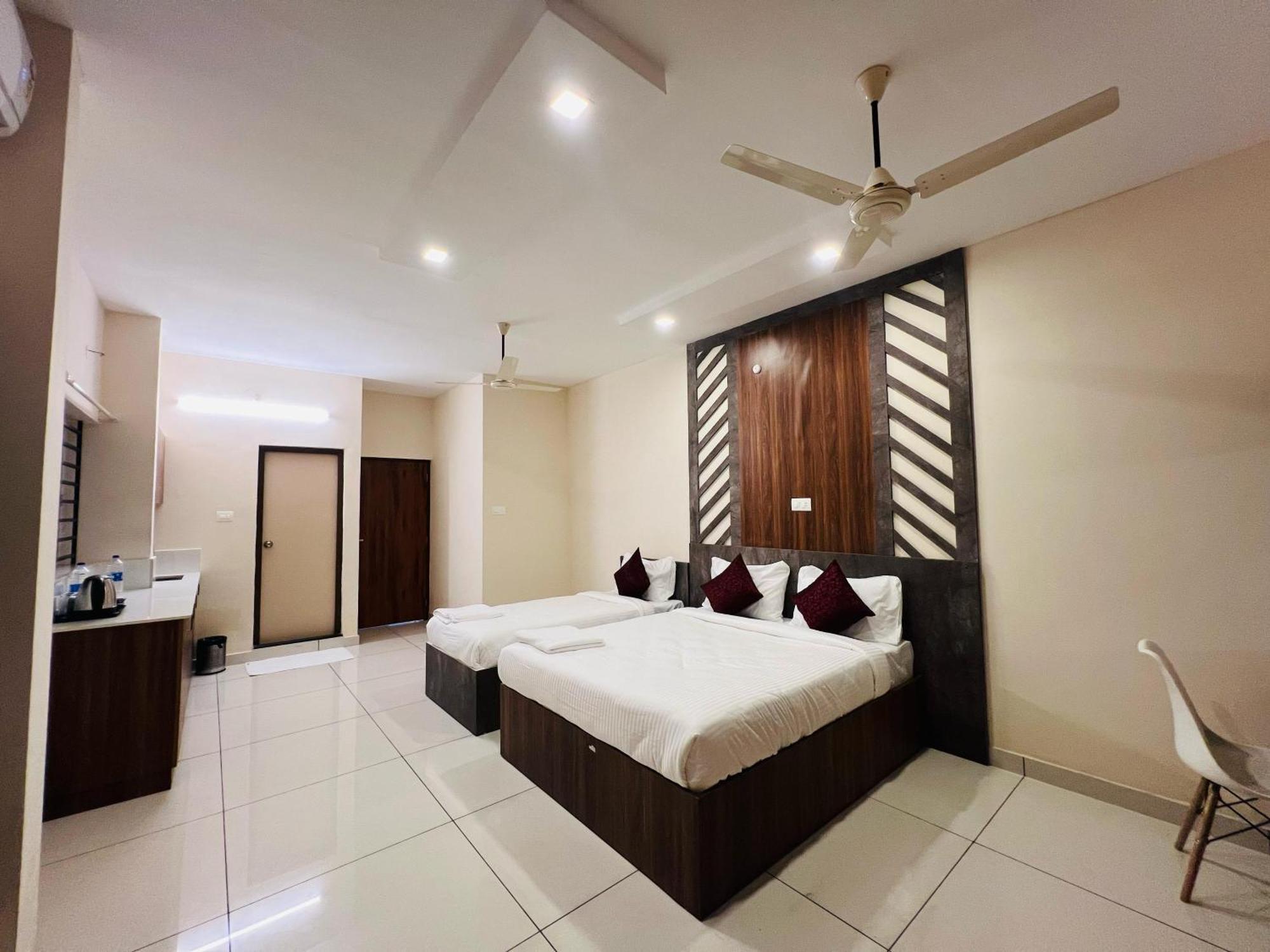 Gypsy Hotel Cusat Kochi Екстериор снимка