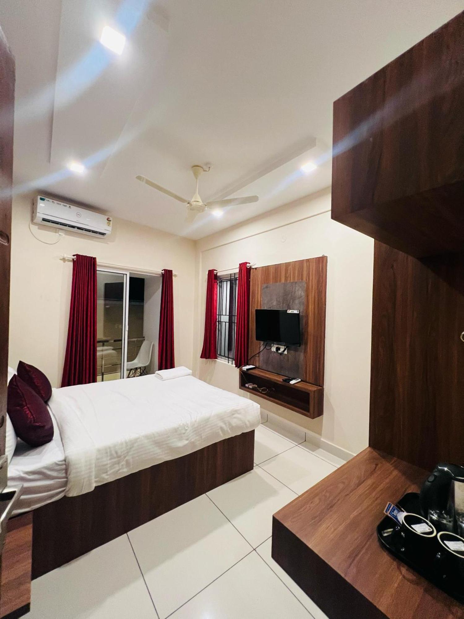 Gypsy Hotel Cusat Kochi Екстериор снимка