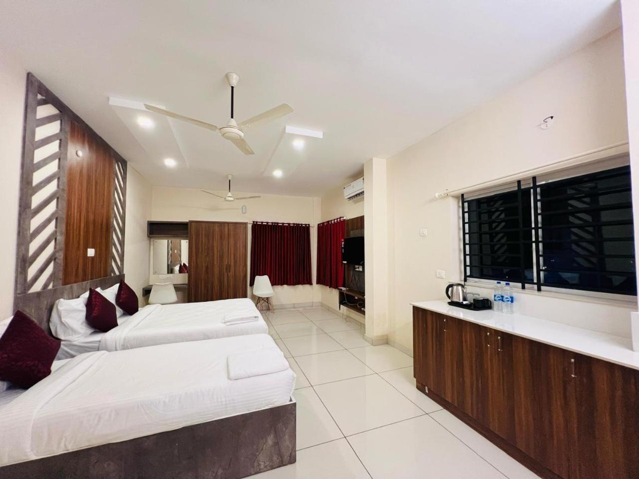 Gypsy Hotel Cusat Kochi Екстериор снимка