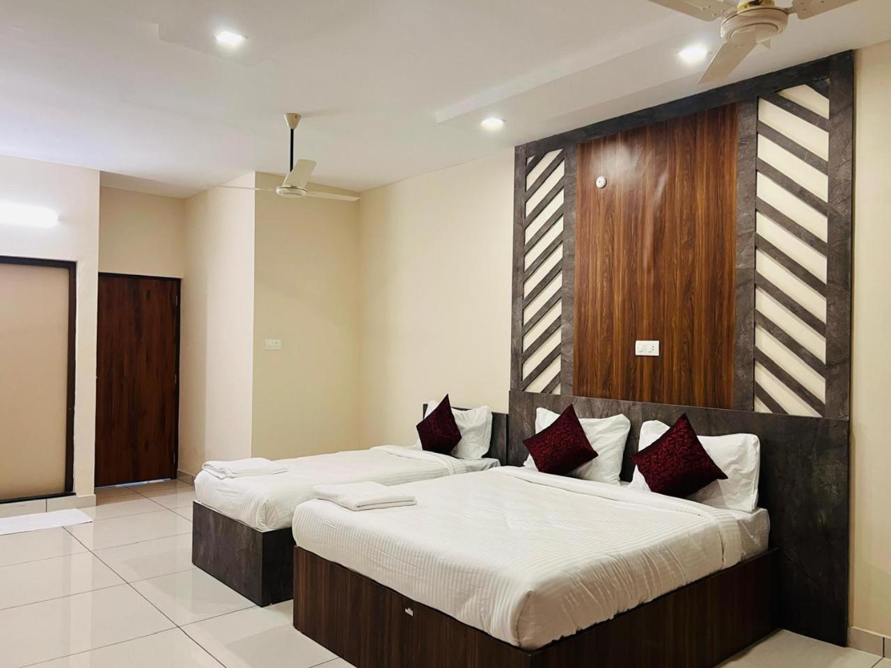 Gypsy Hotel Cusat Kochi Екстериор снимка