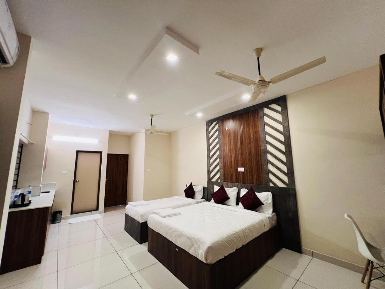 Gypsy Hotel Cusat Kochi Екстериор снимка